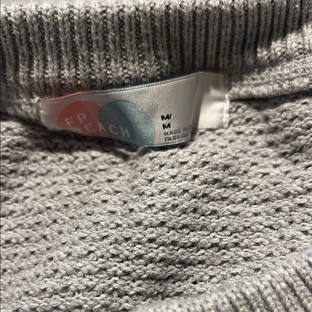 Elegant Gray Knit Sweater and Pants Set - Picture 2 of 5